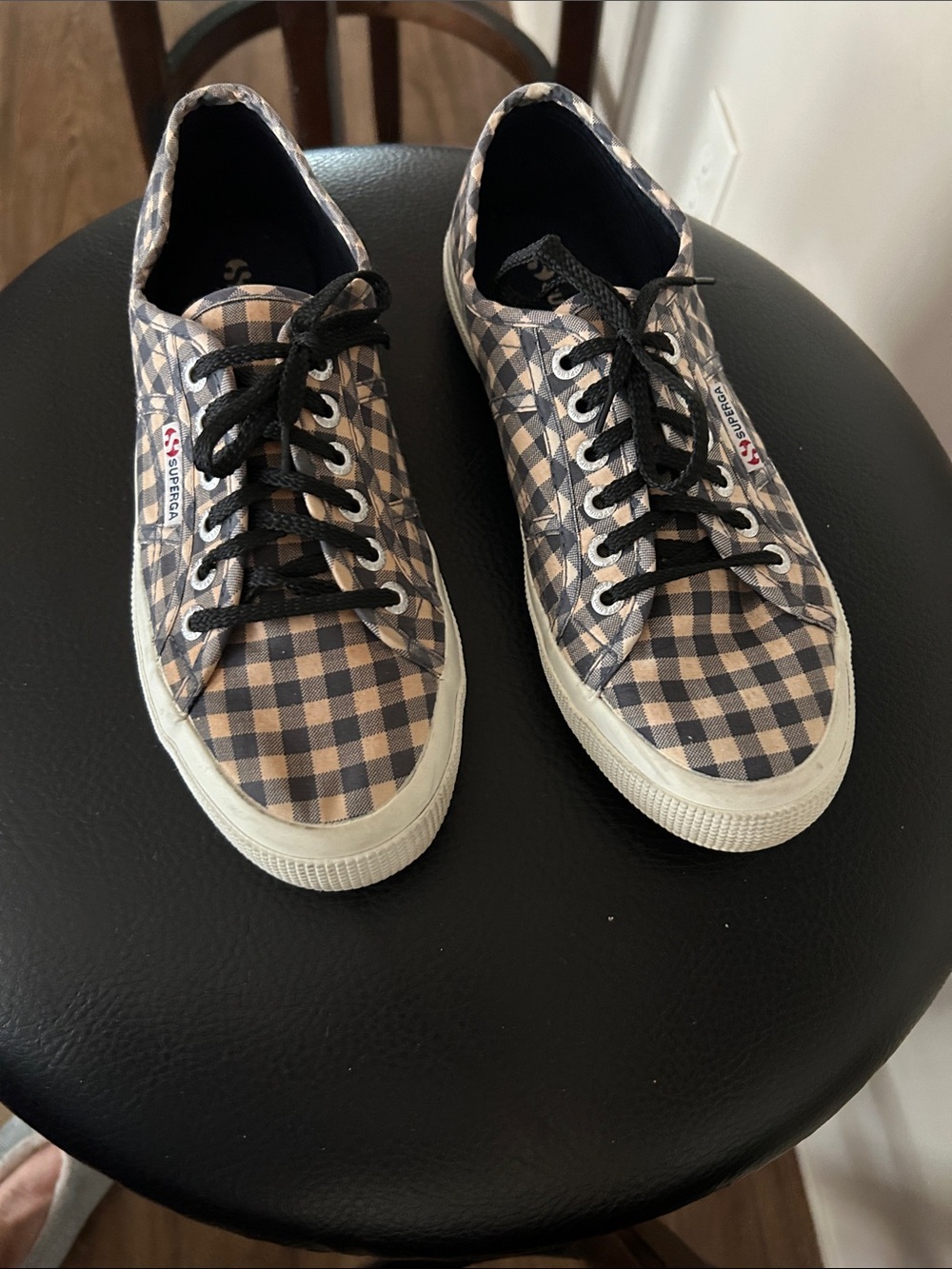 💥Superga Sneakers size 39 1/2-equals 8.5 USA💥